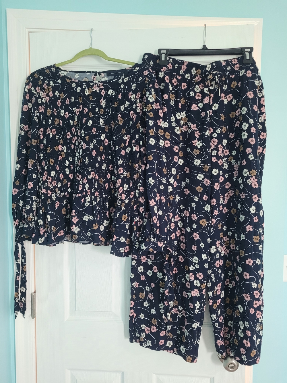 XL Tommy Hilfiger Navy Floral Set: Peplum Top And Pants
